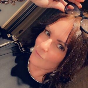 Meet your Posher, Denise